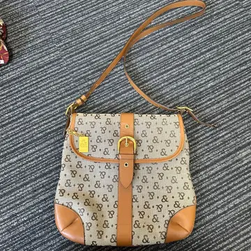 Pinky & Dianne 로고 숄더백