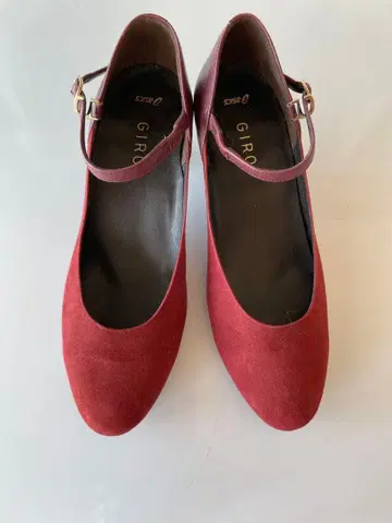 빨간색 스웨이드 앵클 스트랩 펌프스