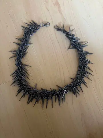 스파이크 체인 목걸이