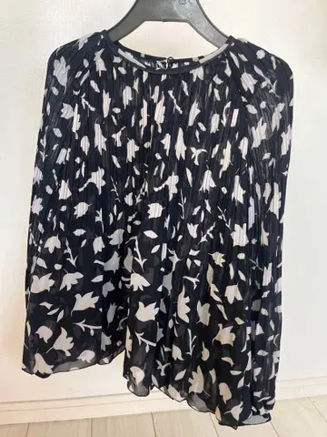 투모로우랜드 플라워 프린트 쉬폰 블라우스 긴팔 네이비/화이트