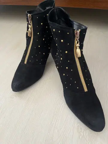 빈티지 블랙 스웨이드 부츠 골드 스터드 8 M 천연 가죽