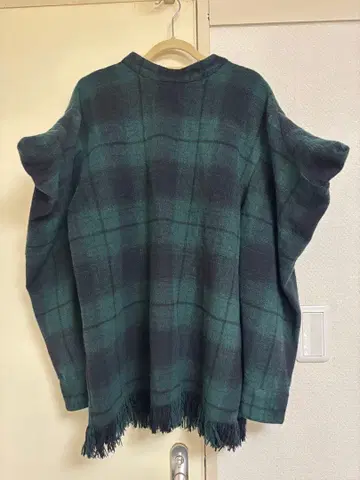 그린 계열 체크 무늬 프린지 긴팔 상의 zucca