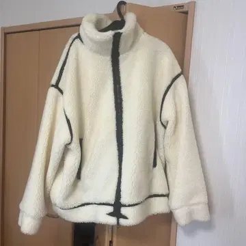 아이보리 플리스 자켓 하이넥