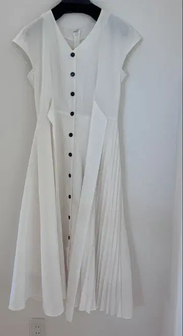 Rirandture 화이트 버튼 플리츠 원피스