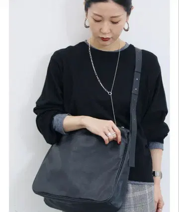 사만사 모스모스 블루 이번 시즌 출시 인조 가죽 숄더백 미사용