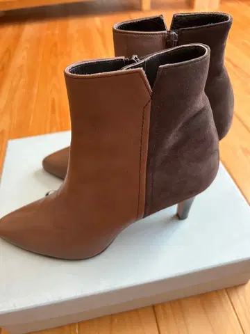 오데트 e 오딜 브라운 앵클부츠