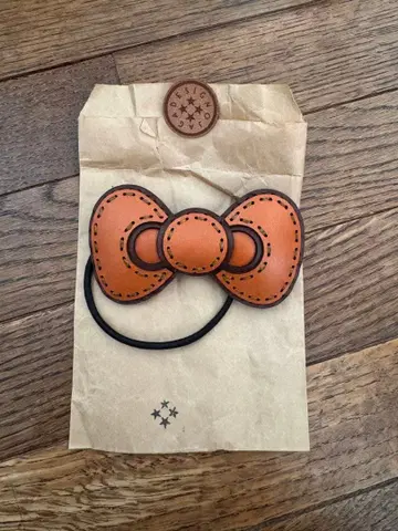 오자카 디자인 HELLO KITTY 가죽 리본 머리끈