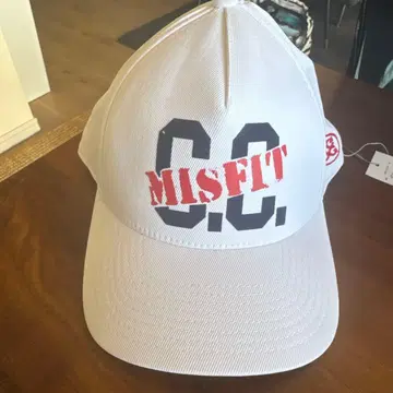 G/FORE MISFIT 캡 화이트