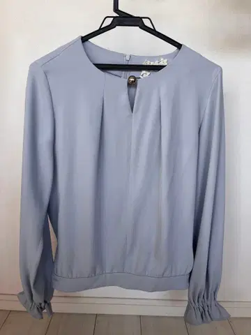 sataichiro 라이트 그레이 긴팔 블라우스