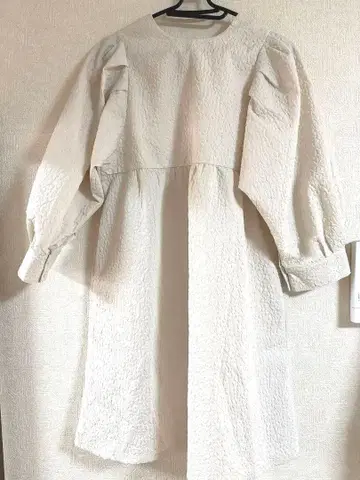 아이보리 퍼프 슬리브 튜닉
