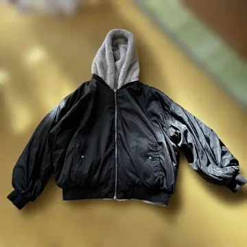 플리스 후드 부착 블랙 봄버 자켓 리버서블