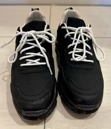 boohooMAN 블랙 통굽 스니커즈