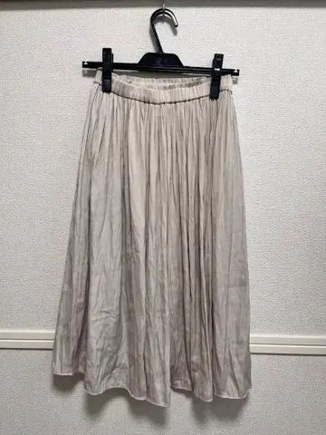 그린 라벨 릴랙싱 베이지 플레어 스커트