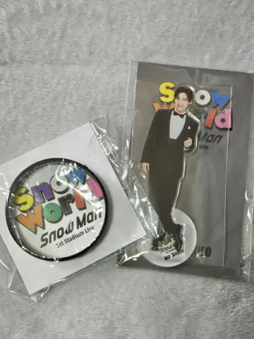 Snow Man 아크릴 스탠드와 캔뱃지 세트