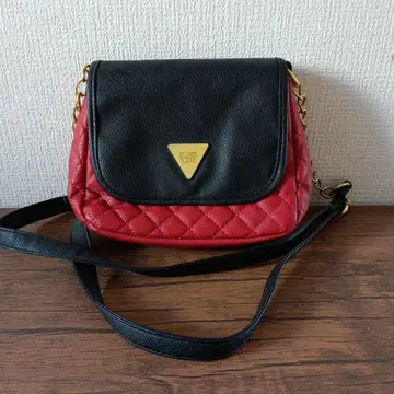 퀼팅 디자인 숄더백 빨간색과 블랙