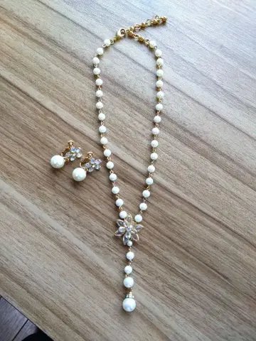 꽃 모양 크리스탈 비쥬와 펄의 목걸이 & 귀찌 세트