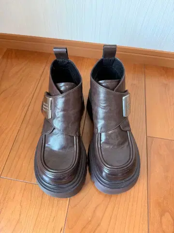 브라운 가죽 신발 스트랩 백