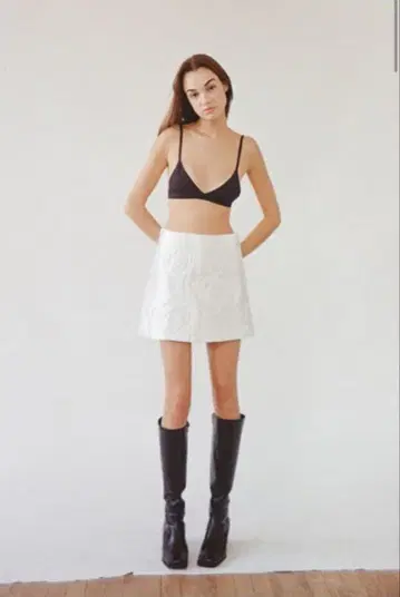 더 버진스 하트 로고 패디드 sk 화이트