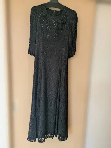 비즈 장식 블랙 레이스 드레스