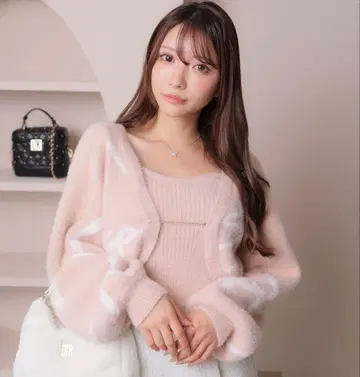 뉴앙스라인 페더 니트 앙상블