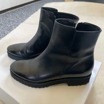 루카 그로시 부츠