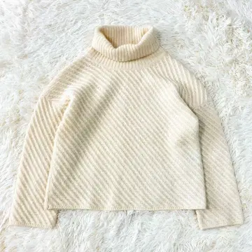 맥피 터틀 니트 긴팔 아이보리 울 모헤어 혼방 사선 스트라이프