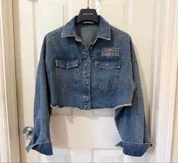 너무 귀여운 [거의 새상품] 치코 컷오프 숏 데님 자켓 데님 자켓