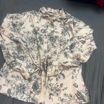 에밀리아 위즈 블라우스