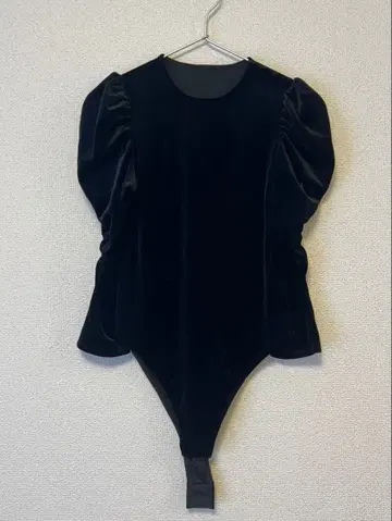 BODERS at BALCONY/퍼프 슬리브 벨로아 바디수트