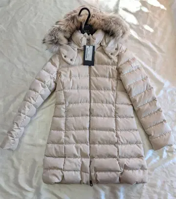 미사용 새상품 TATRAS 타트라스 LAVIANA 라비아나 다운 코트