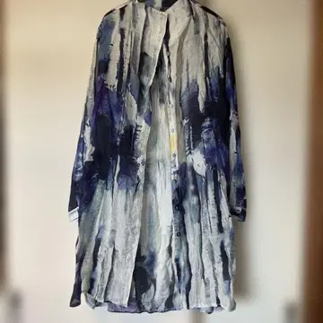 [안티카] 파랑과 화이트의 추상 디자인 긴팔 셔츠