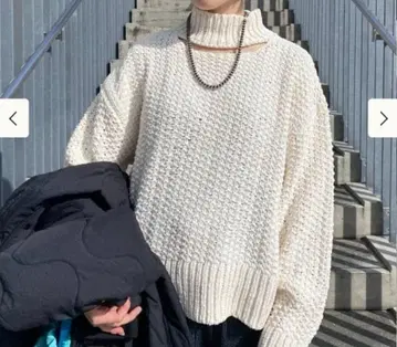 Ray BEAMS 몰 컷 아웃 하이넥 니트