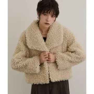 DFFUR. 볼륨 컬러 숏 보아 코트