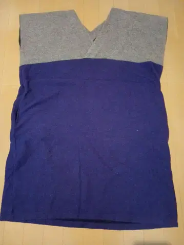 SOU SOU 그레이 x 보라색 V넥 슬리브리스 니트 원피스