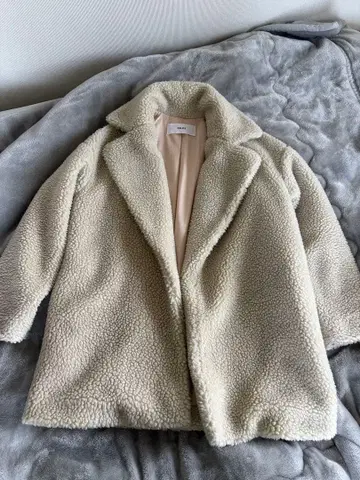 RIM.ARK 보아 자켓 크림색