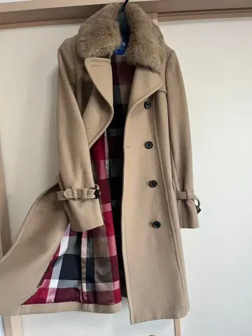 BLUE LABEL CRESTBRIDGE 퍼 달린 베이지 롱 코트