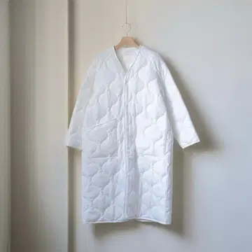 미사용 새상품 HYKE 화이트 퀼트 라이너 롱 코트