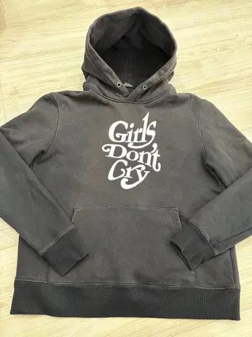 Girls Don't Cry 후드 부착 후드티 블랙 블랙 컬러