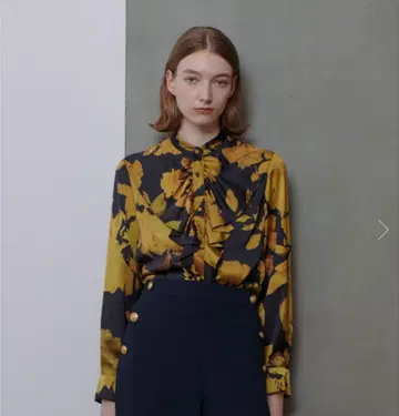 모던 플라워 프론트 프릴 블라우스 M 사이즈