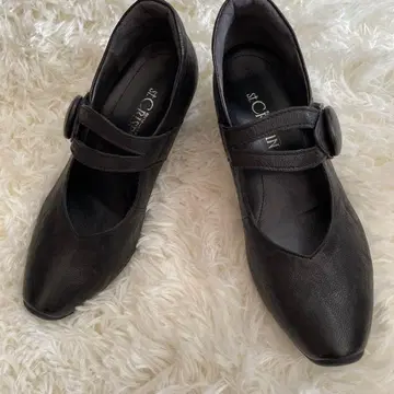 st.crispin 스트랩 포함 블랙 펌프스