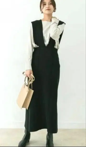 KBF+ V넥 롱 니트 오버롤 스커트 미사용 새상품