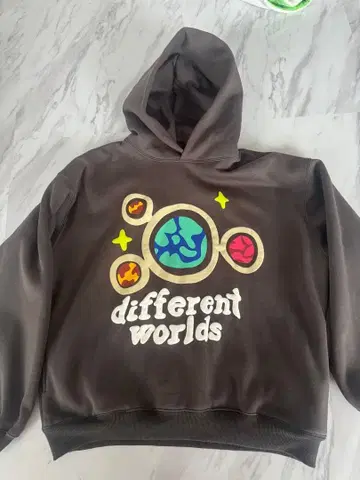 Broken Planets 후드티 different