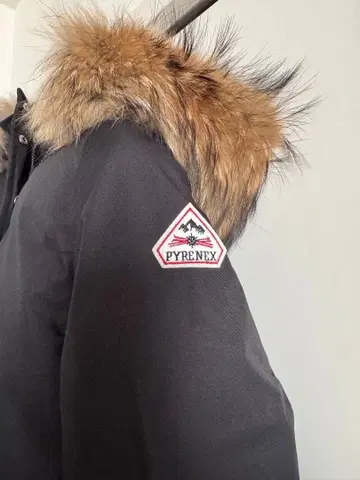 [ 미사용 새상품 ] 피레넥스 후드 부착 다운 자켓 ( 사이즈: 36 )