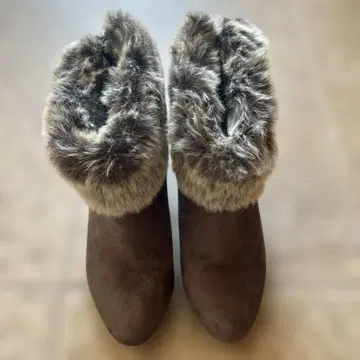 브라운 퍼 달린 숏부츠