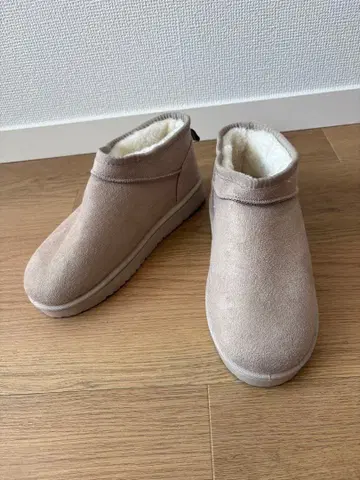 새상품 페이크 어그 부츠 24.5 베이지