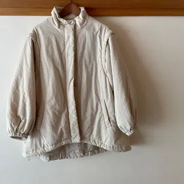 화이트 다운 자켓 벌룬 슬리브