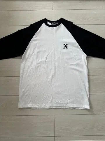 래글런 슬리브 티셔츠 화이트/블랙