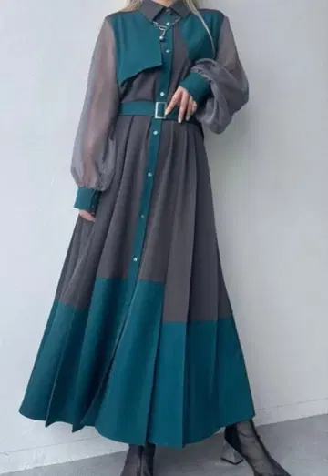 HARE 플리츠 시어 절개 원피스 그레이