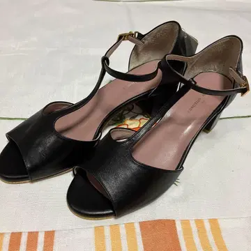 블랙 가죽 오픈토 하이힐 24.5cm