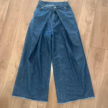 프론트 턱 부츠컷 데님